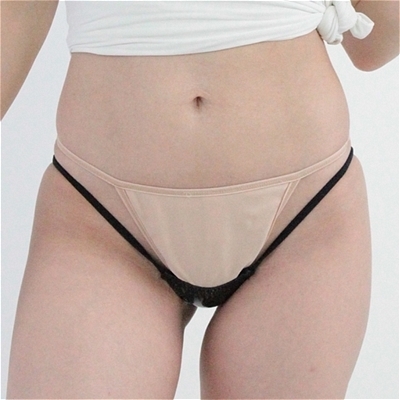 しっとりとしたエナメル生地の脇細極小ハーフバック ブラック